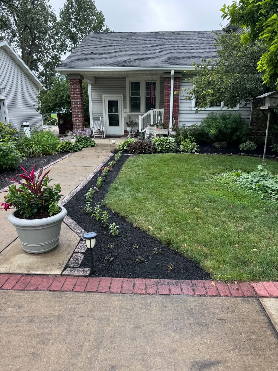 Walkway Landscaping: Fresh garden borders and tidy lawn
